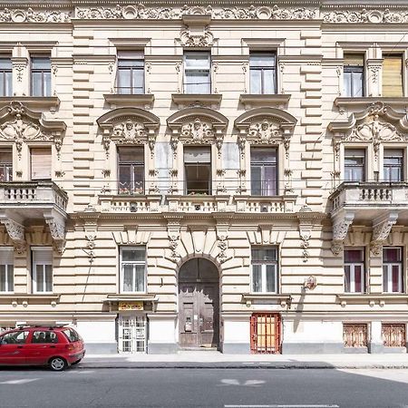 Izabella Home Budapest Exteriör bild