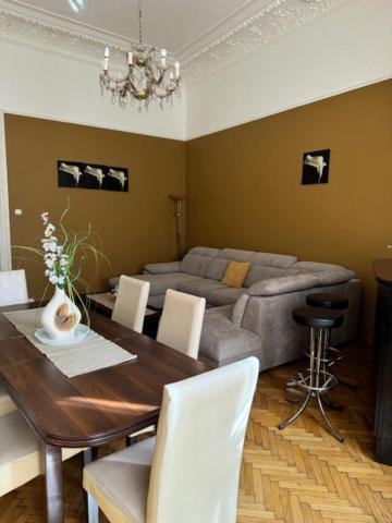 Izabella Home Budapest Exteriör bild