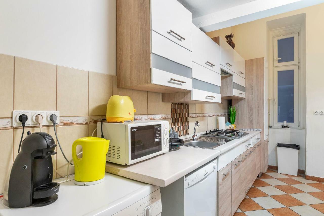 Izabella Home Budapest Exteriör bild
