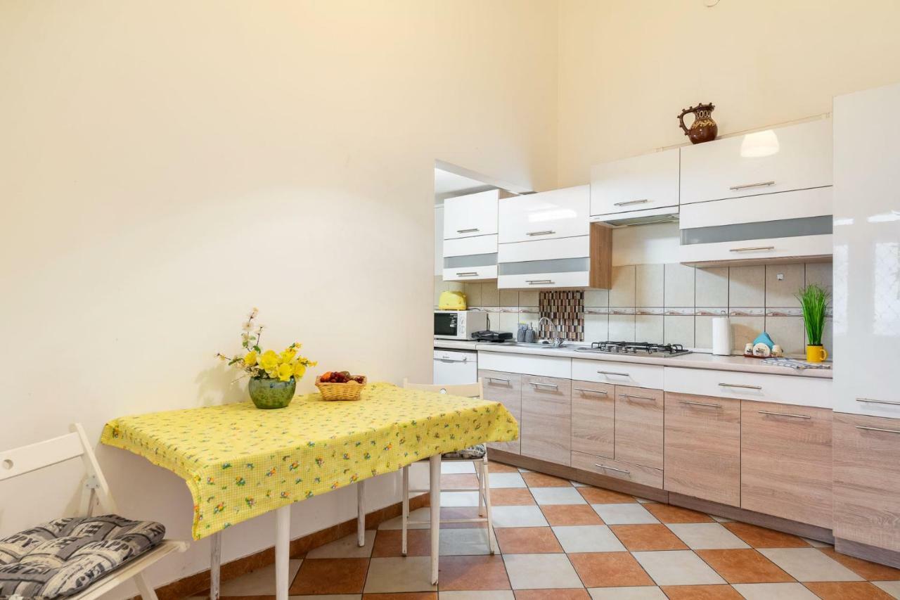 Izabella Home Budapest Exteriör bild