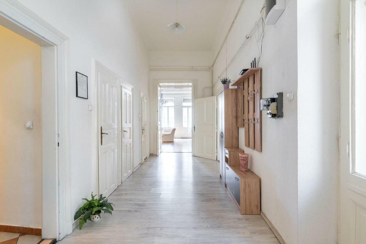 Izabella Home Budapest Exteriör bild