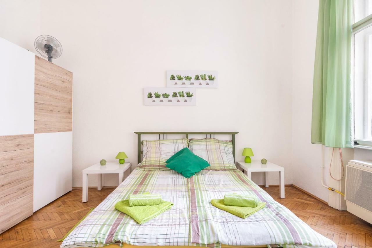 Izabella Home Budapest Exteriör bild