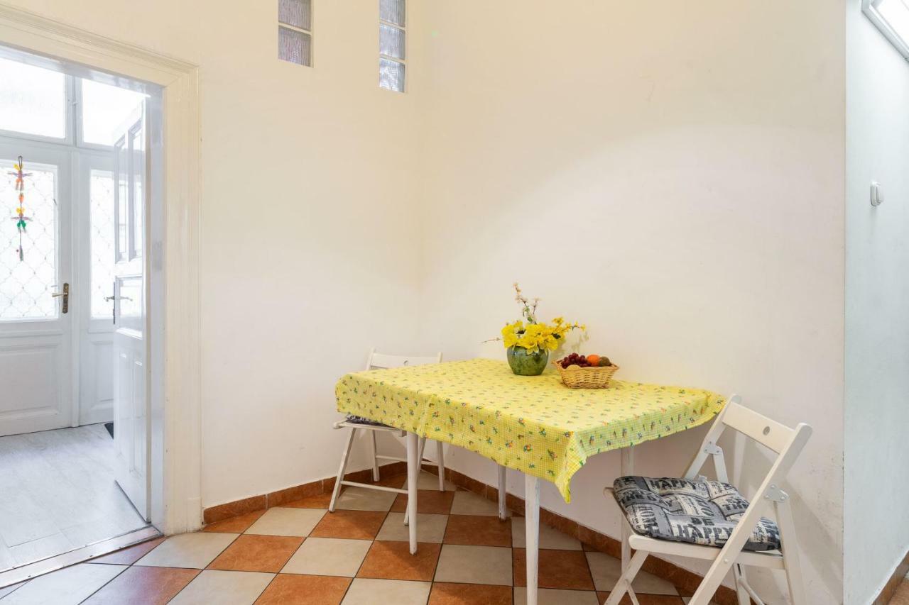 Izabella Home Budapest Exteriör bild