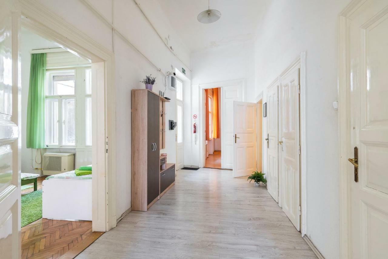 Izabella Home Budapest Exteriör bild
