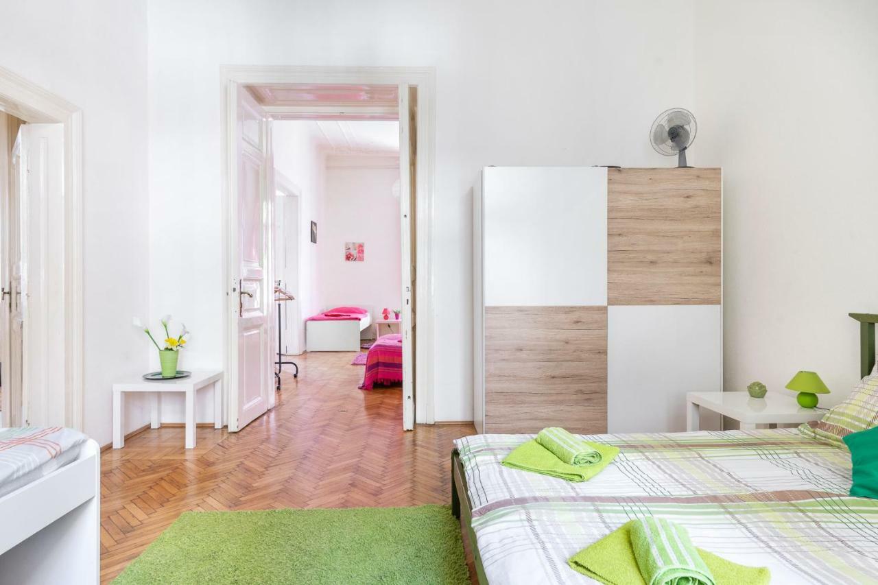 Izabella Home Budapest Exteriör bild