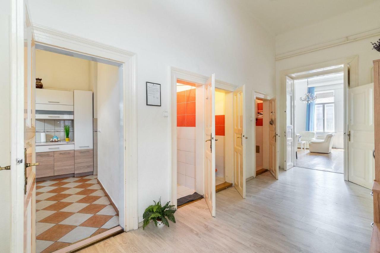 Izabella Home Budapest Exteriör bild
